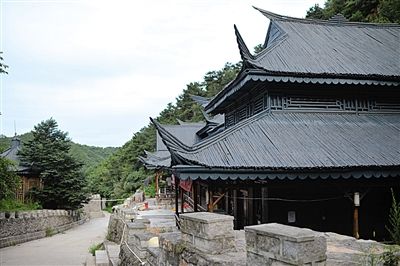 　7月9日，密云水庫(kù)附近隸屬于某單位的栗林度假山莊，建筑風(fēng)格古色古香