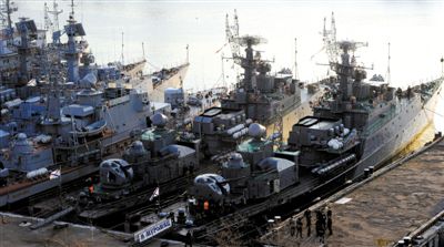 4月1日，停靠在克里米亞塞瓦斯托波爾的軍艦，其中也有烏克蘭海軍軍艦。