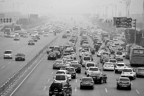 回程車量激增，中州大道車流量大。