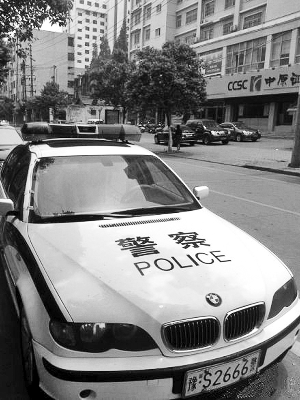 停在信陽街頭的寶馬警車