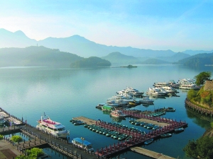 體驗浪漫桐花祭 寶島春日的湖光山色