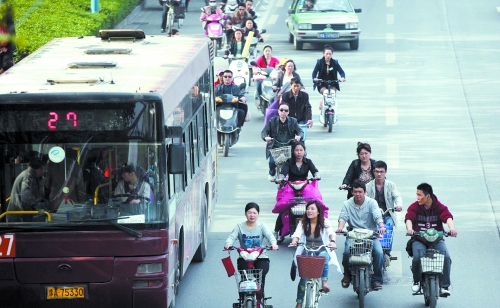 “電動(dòng)車管理辦法”出臺(tái)后，市民騎電動(dòng)車或許不會(huì)那么“隨意”（資料圖）　記者 趙卓/攝