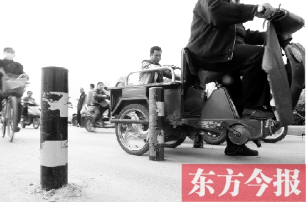 慢車道上豎隔離樁 真是“慢”車道