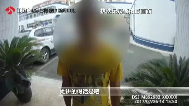 10歲女孩稱在小區(qū)內(nèi)被綁架 監(jiān)控畫(huà)面卻是這樣一幕