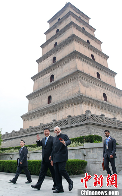 習(xí)近平陪同印度總理莫迪參觀西安大慈恩寺