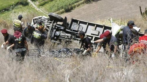 秘魯南部一客車墜落山谷，至少25人死亡網(wǎng)頁截圖